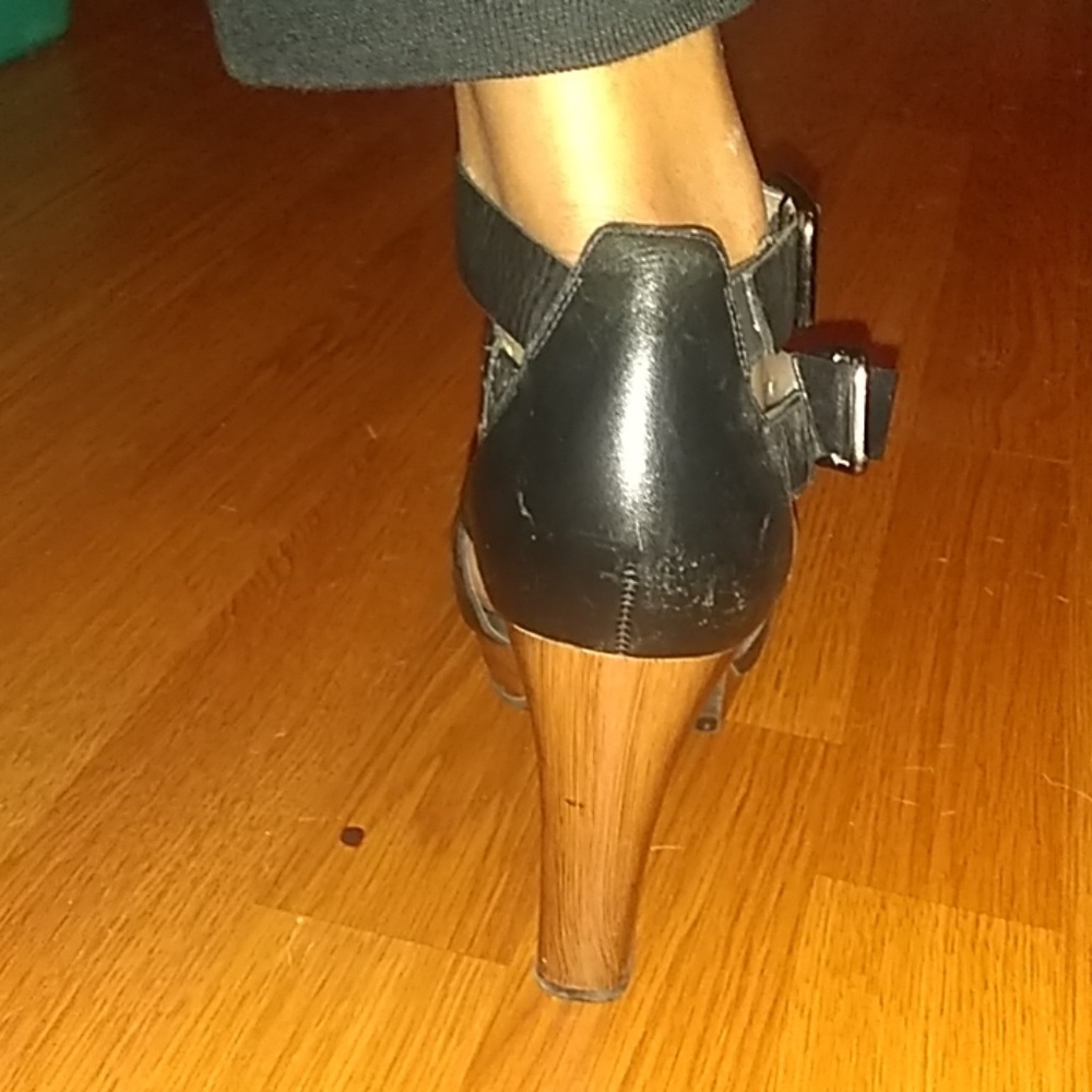 Shoes - Picture 7 of 8
